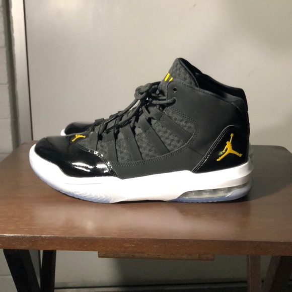 jordan max aura black university gold